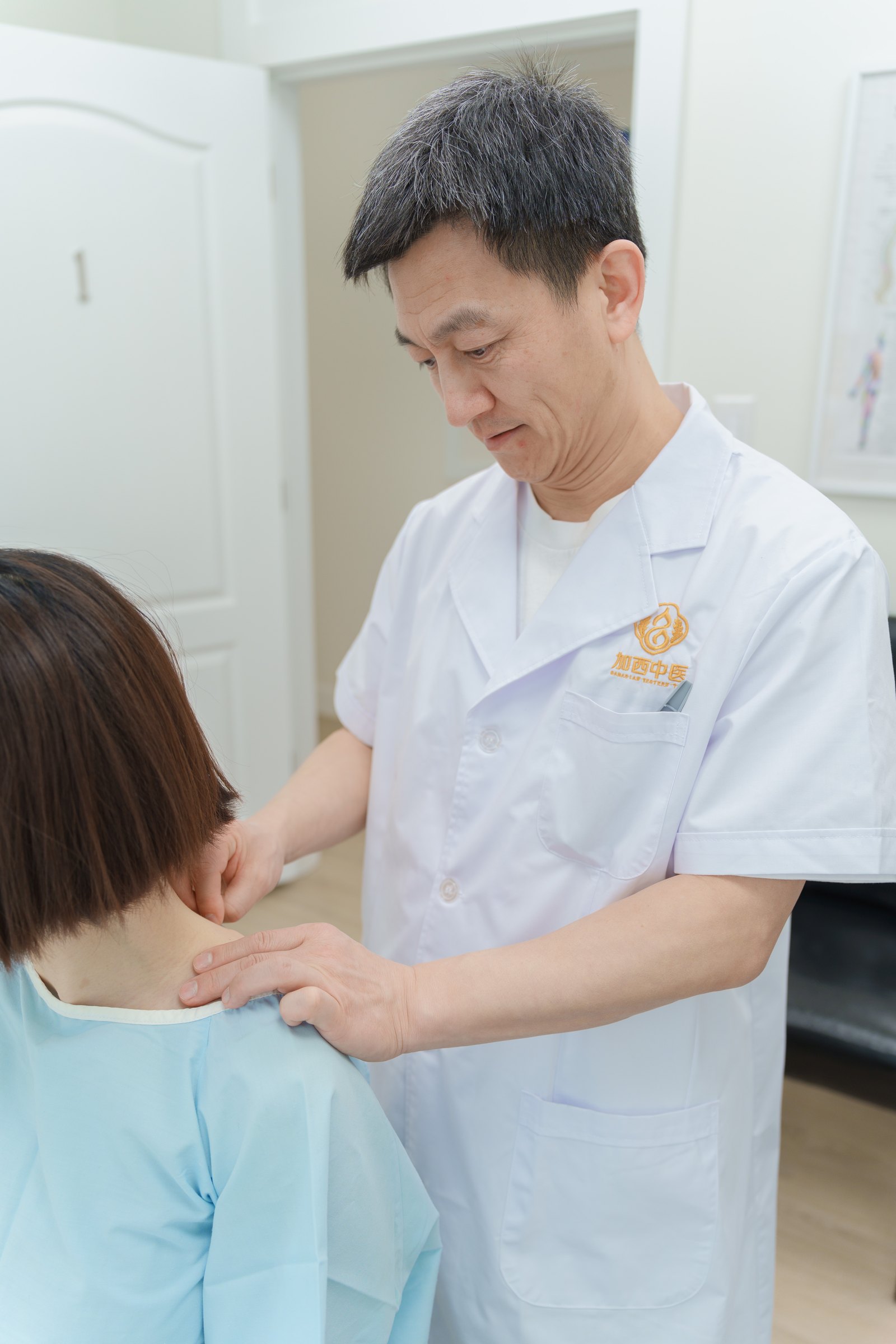Practitioner treating neck and shoulder at White Rock clinic