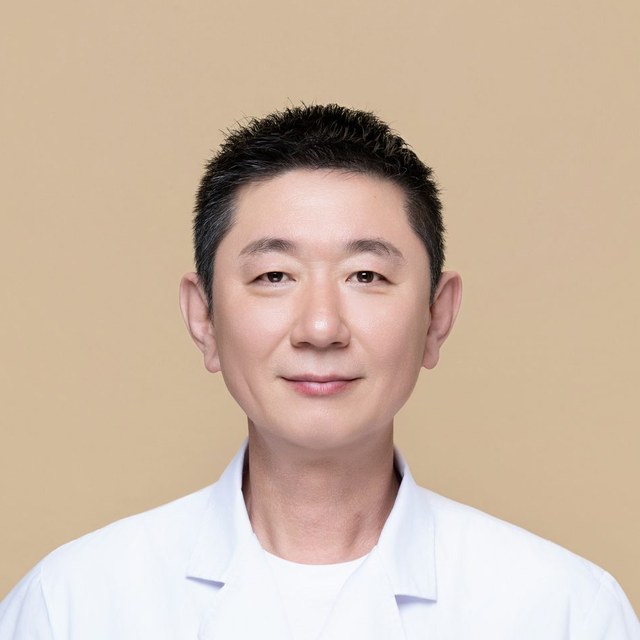 Portrait of Bin Li