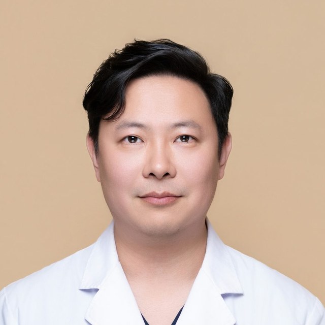Portrait of Simon Zhang
